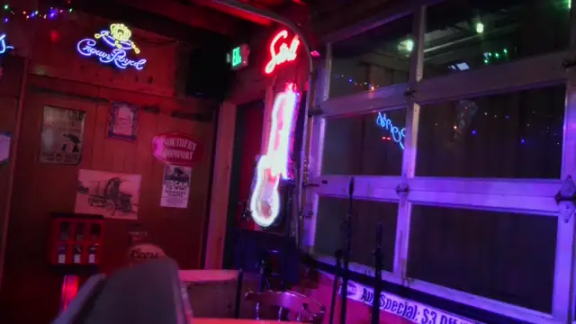 Live Sunday and Wednesday 8-12 Morrison Holiday Bar  on 13-Aug-25-20:09:18