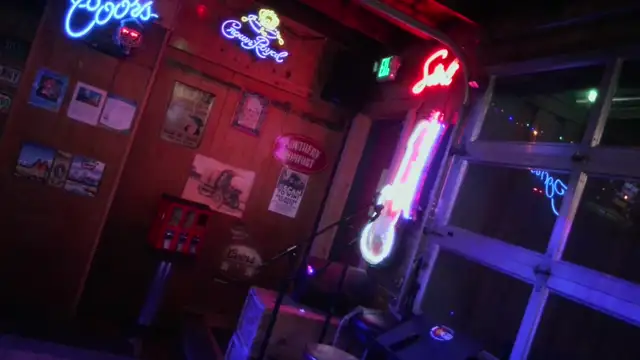 Live Sunday and Wednesday 8-12 Morrison Holiday Bar  on 28-Sep-25-20:59:39