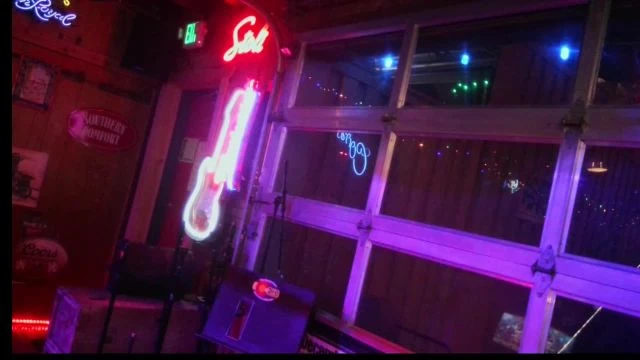 Live Sunday and Wednesday 8-12 Morrison Holiday Bar  on 10-Dec-25-20:36:58