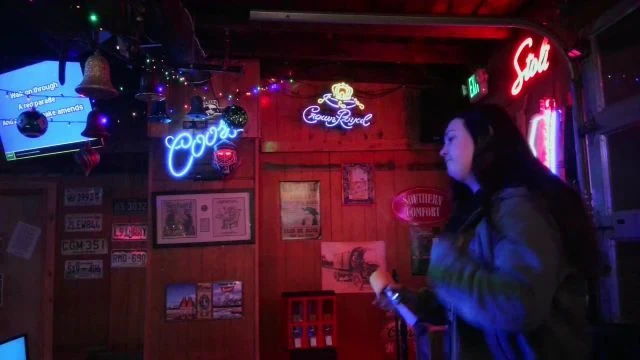 Live Sunday and Wednesday 8-12 Morrison Holiday Bar  on 18-Jan-26-19:59:29