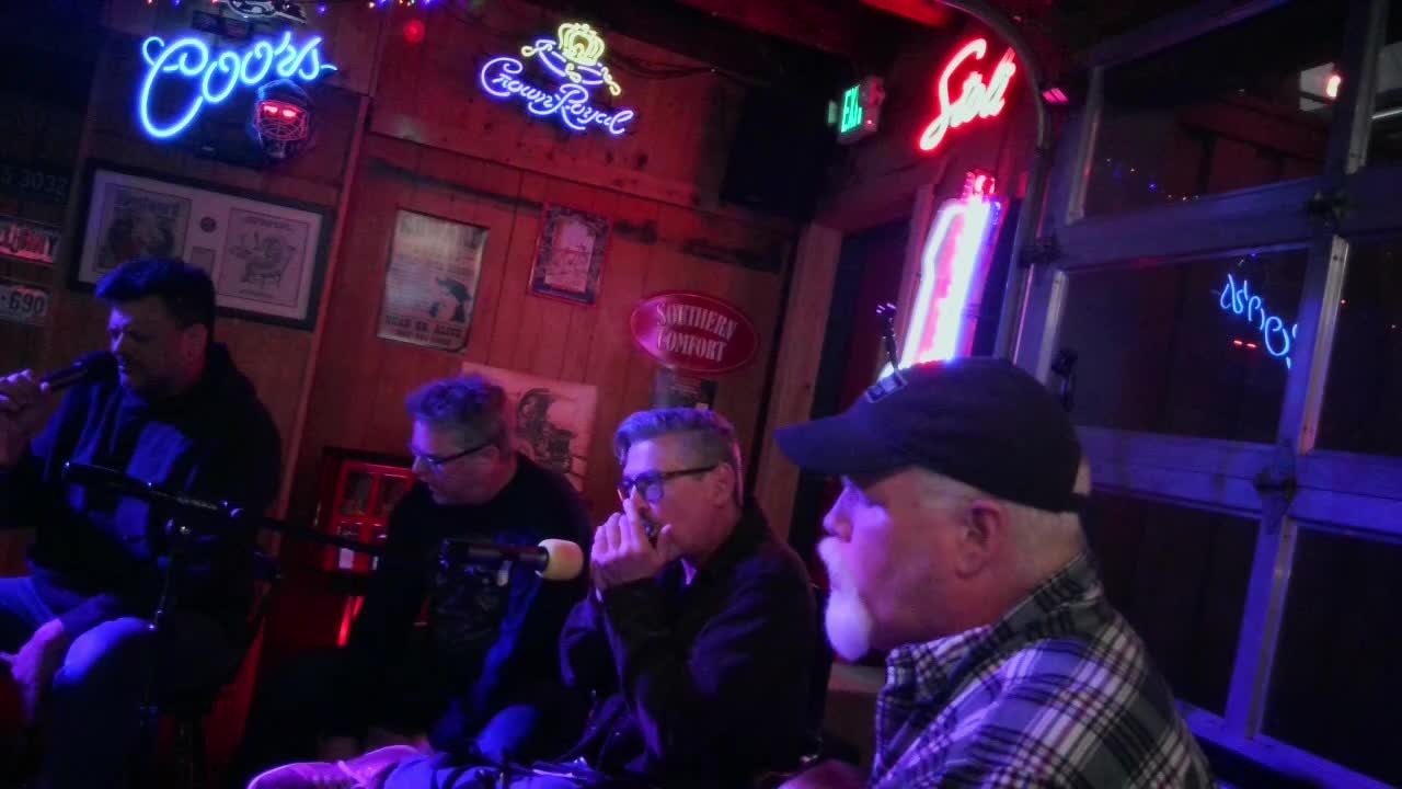 Live Sunday and Wednesday 8-12 Morrison Holiday Bar  on 28-Jan-26-20:14:46